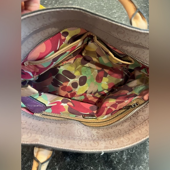 Guess tote - Picture 7 of 8